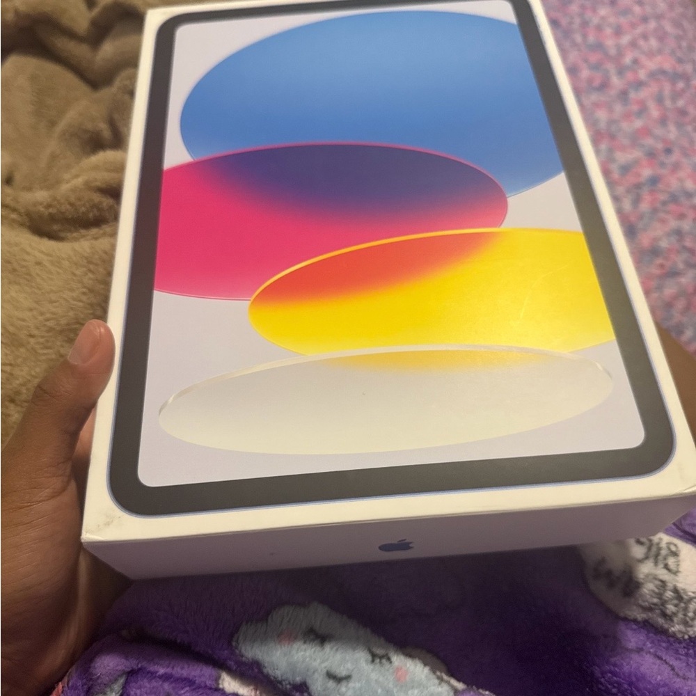 Apple iPad (White Front) with Multicolor Display Artwork
